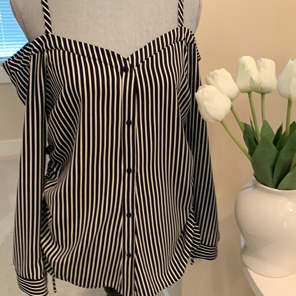Bar lll long sleeve cold shoulder top